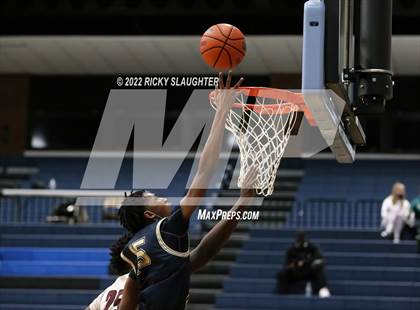 Thumbnail 3 in Althoff vs Belleville West (Chick-fil-A Classic) photogallery.