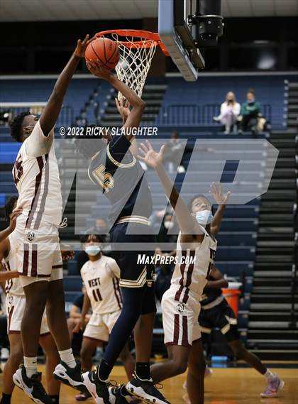 Thumbnail 3 in Althoff vs Belleville West (Chick-fil-A Classic) photogallery.