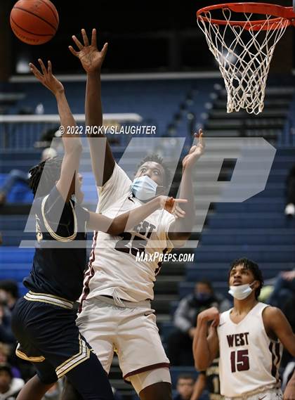 Thumbnail 1 in Althoff vs Belleville West (Chick-fil-A Classic) photogallery.