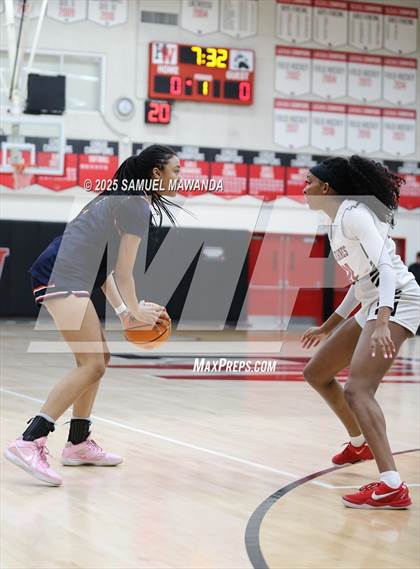 Thumbnail 3 in Chaminade @ Harvard-Westlake (CIF SS D1 Semi-final ) photogallery.