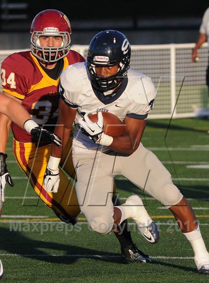Thumbnail 2 in Central Catholic vs. Skyview photogallery.