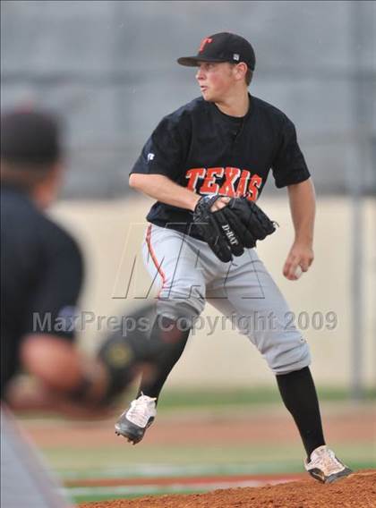 Thumbnail 3 in Texas vs. Poteet (Class 4A Region II Quarterfinals) photogallery.