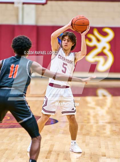 Thumbnail 2 in La Porte vs. Deer Park (McDonald's Texas Invitational) photogallery.