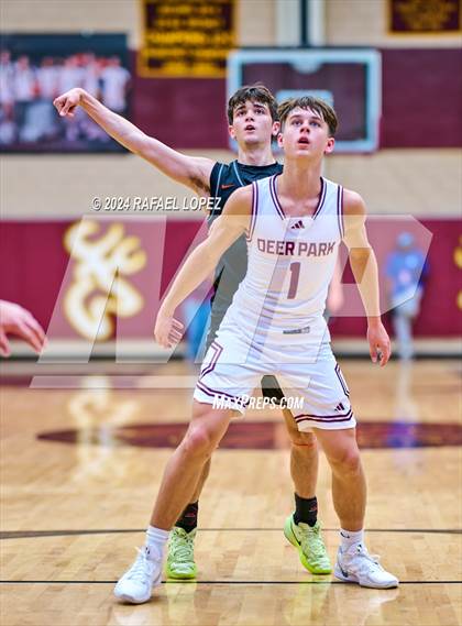 Thumbnail 2 in La Porte vs. Deer Park (McDonald's Texas Invitational) photogallery.