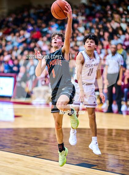 Thumbnail 3 in La Porte vs. Deer Park (McDonald's Texas Invitational) photogallery.