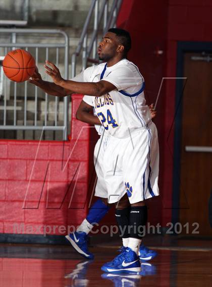 Thumbnail 2 in Carroll vs. Berkner (Thanksgiving Hoopfest) photogallery.
