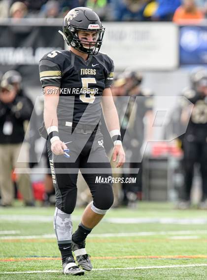 Thumbnail 2 in Southern Columbia Area vs. Wilmington Area (PIAA Class 2A Final) photogallery.