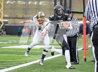Thumbnail 1 in Southern Columbia Area vs. Wilmington Area (PIAA Class 2A Final) photogallery.