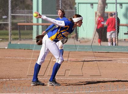 Thumbnail 3 in Del Campo vs Oak Ridge (Victory Pre-Season T.O.C.) photogallery.