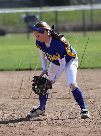 Thumbnail 3 in Del Campo vs Oak Ridge (Victory Pre-Season T.O.C.) photogallery.