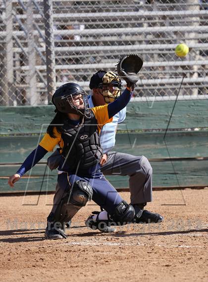 Thumbnail 2 in Del Campo vs Oak Ridge (Victory Pre-Season T.O.C.) photogallery.