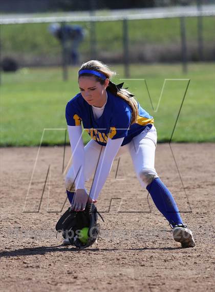 Thumbnail 2 in Del Campo vs Oak Ridge (Victory Pre-Season T.O.C.) photogallery.
