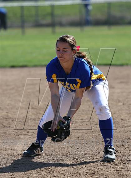 Thumbnail 1 in Del Campo vs Oak Ridge (Victory Pre-Season T.O.C.) photogallery.