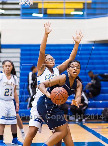 Thumbnail 2 in JV: American @ Newark Memorial photogallery.
