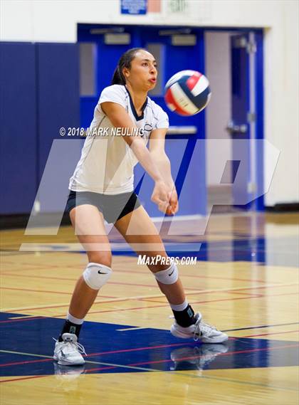 Thumbnail 2 in Archbishop Mitty @ Carlmont photogallery.