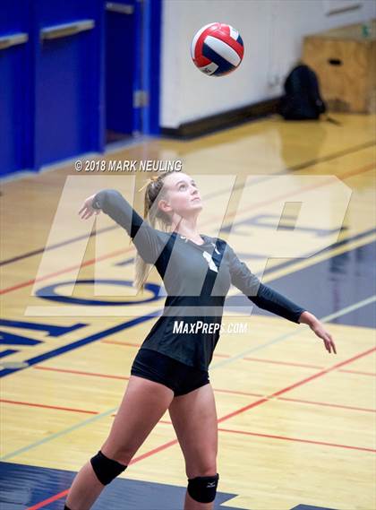 Thumbnail 2 in Archbishop Mitty @ Carlmont photogallery.