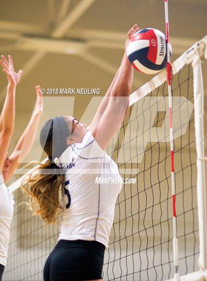 Thumbnail 2 in Archbishop Mitty @ Carlmont photogallery.