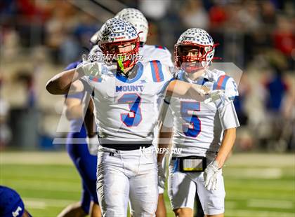 Thumbnail 2 in Shiner vs Mt. Enterprise (UIL 2A D2 Football Semifinals) photogallery.