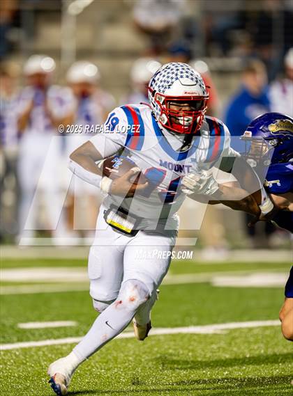 Thumbnail 3 in Shiner vs Mt. Enterprise (UIL 2A D2 Football Semifinals) photogallery.