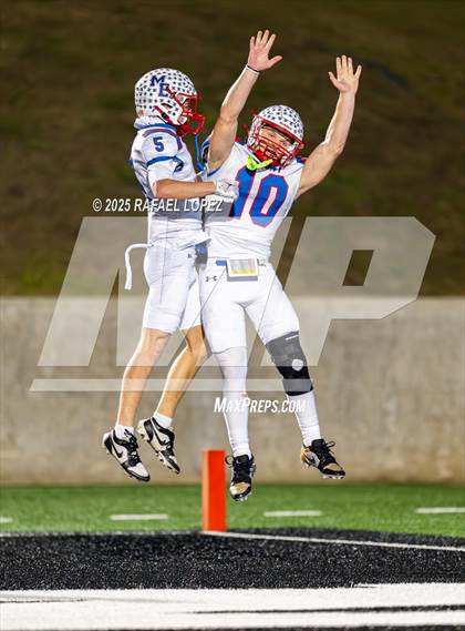 Thumbnail 2 in Shiner vs Mt. Enterprise (UIL 2A D2 Football Semifinals) photogallery.