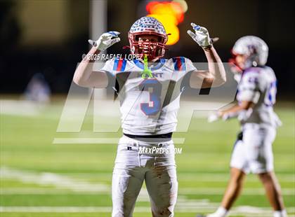 Thumbnail 1 in Shiner vs Mt. Enterprise (UIL 2A D2 Football Semifinals) photogallery.