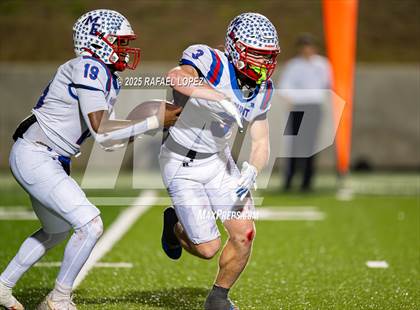 Thumbnail 2 in Shiner vs Mt. Enterprise (UIL 2A D2 Football Semifinals) photogallery.