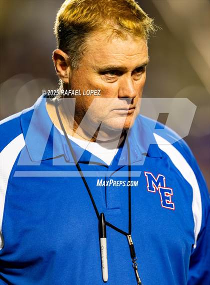 Thumbnail 3 in Shiner vs Mt. Enterprise (UIL 2A D2 Football Semifinals) photogallery.