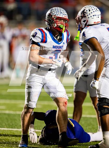 Thumbnail 3 in Shiner vs Mt. Enterprise (UIL 2A D2 Football Semifinals) photogallery.