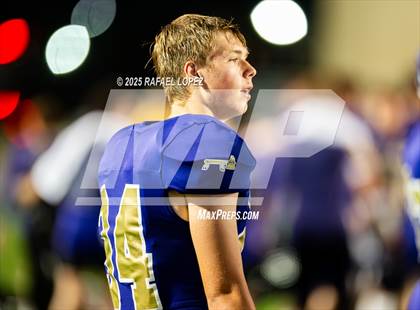Thumbnail 3 in Shiner vs Mt. Enterprise (UIL 2A D2 Football Semifinals) photogallery.