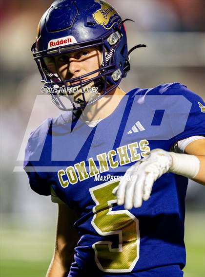 Thumbnail 3 in Shiner vs Mt. Enterprise (UIL 2A D2 Football Semifinals) photogallery.