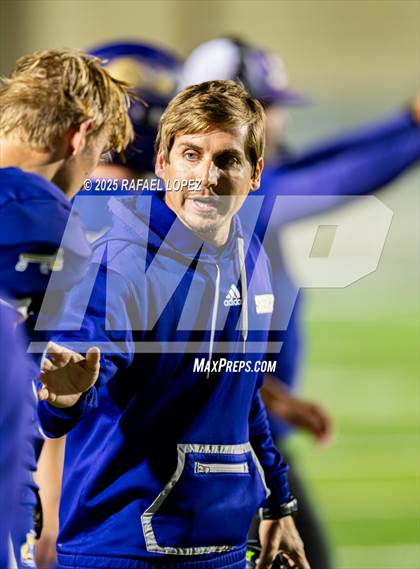 Thumbnail 2 in Shiner vs Mt. Enterprise (UIL 2A D2 Football Semifinals) photogallery.