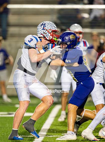 Thumbnail 1 in Shiner vs Mt. Enterprise (UIL 2A D2 Football Semifinals) photogallery.