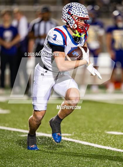 Thumbnail 1 in Shiner vs Mt. Enterprise (UIL 2A D2 Football Semifinals) photogallery.