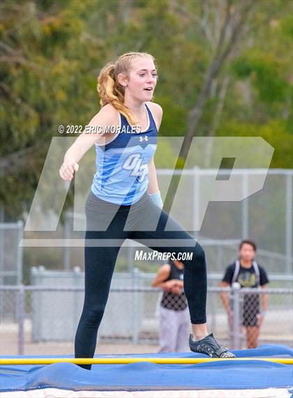 Thumbnail 1 in UC Track Classic (Pole Vault) photogallery.