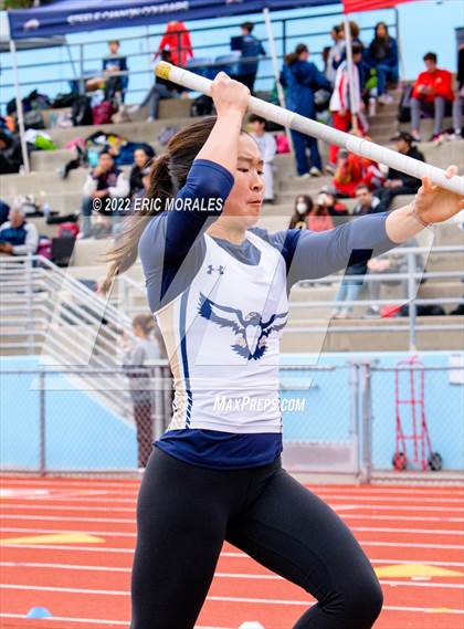 Thumbnail 1 in UC Track Classic (Pole Vault) photogallery.