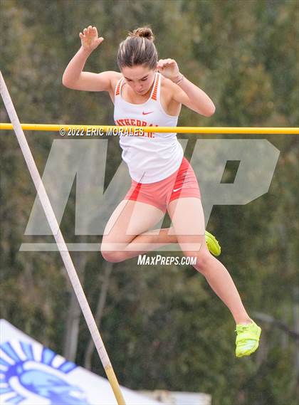 Thumbnail 3 in UC Track Classic (Pole Vault) photogallery.