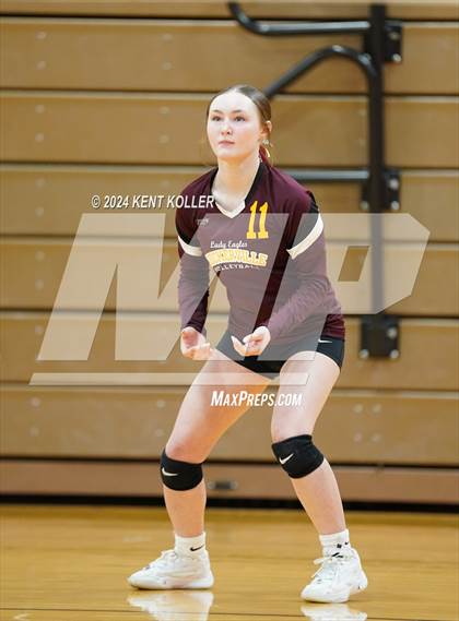 Thumbnail 3 in Deckerville vs. Almont photogallery.