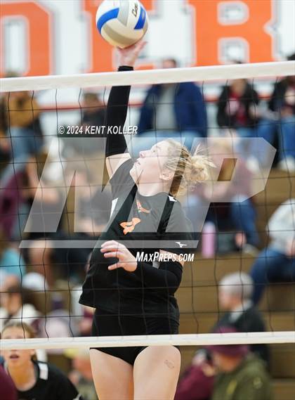 Thumbnail 1 in Deckerville vs. Almont photogallery.