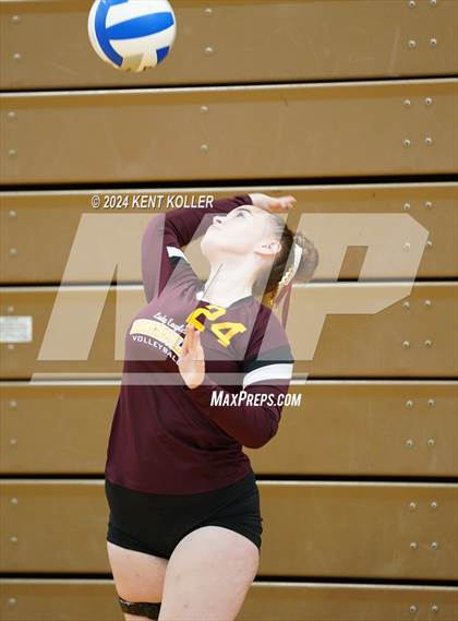 Thumbnail 3 in Deckerville vs. Almont photogallery.