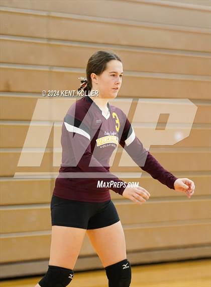 Thumbnail 3 in Deckerville vs. Almont photogallery.