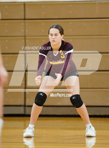 Thumbnail 2 in Deckerville vs. Almont photogallery.