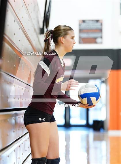 Thumbnail 2 in Deckerville vs. Almont photogallery.