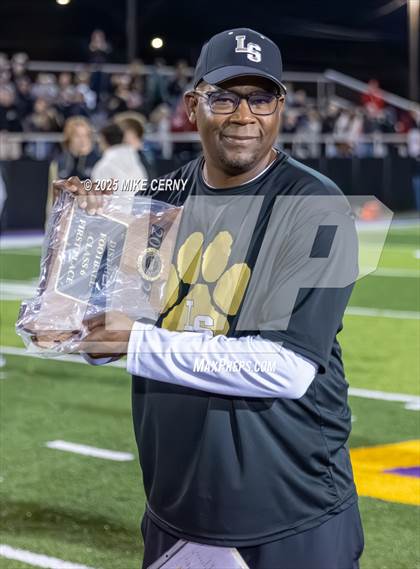 Thumbnail 2 in North Kansas City vs. Lee's Summit (MSHSAA Class 6 District 7 Final) photogallery.