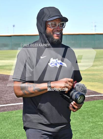 Thumbnail 2 in Basic vs Bishop Gorman (NIAA 5A Southern Regional Championship Game 1) photogallery.