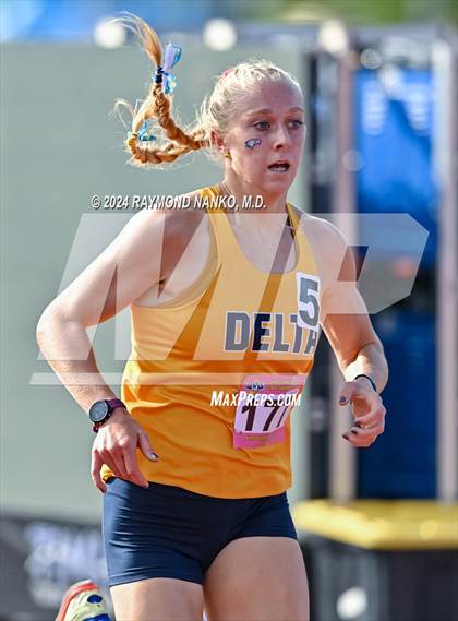 Thumbnail 1 in IHSAA Finals (1600 Meter)  photogallery.