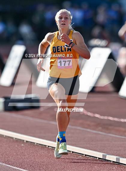 Thumbnail 3 in IHSAA Finals (1600 Meter)  photogallery.