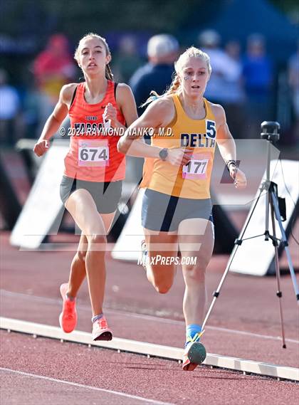 Thumbnail 1 in IHSAA Finals (1600 Meter)  photogallery.