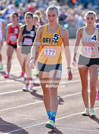 Thumbnail 2 in IHSAA Finals (1600 Meter)  photogallery.