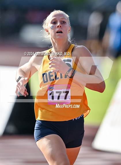 Thumbnail 1 in IHSAA Finals (1600 Meter)  photogallery.