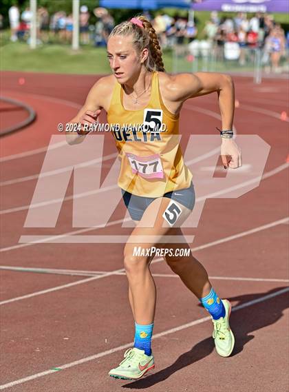 Thumbnail 1 in IHSAA Finals (1600 Meter)  photogallery.